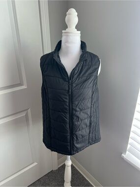 Women's Black Quilted Puffer Vest - Lightweight Layering